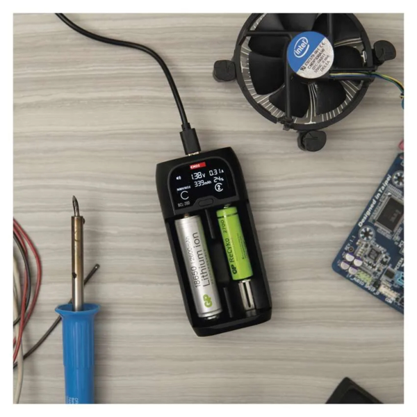 Încărcător universal pentru baterii EMOS Li-Ion BCL-20D 13