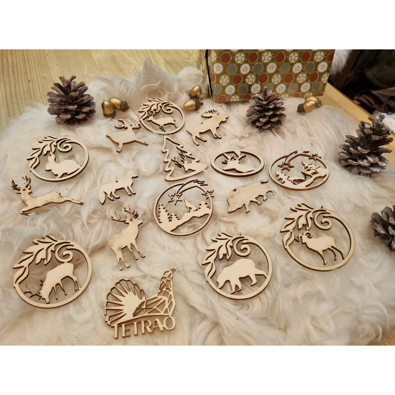 Decorațiuni de Crăciun din lemn TETRAO - set C de 16 bucăți 1